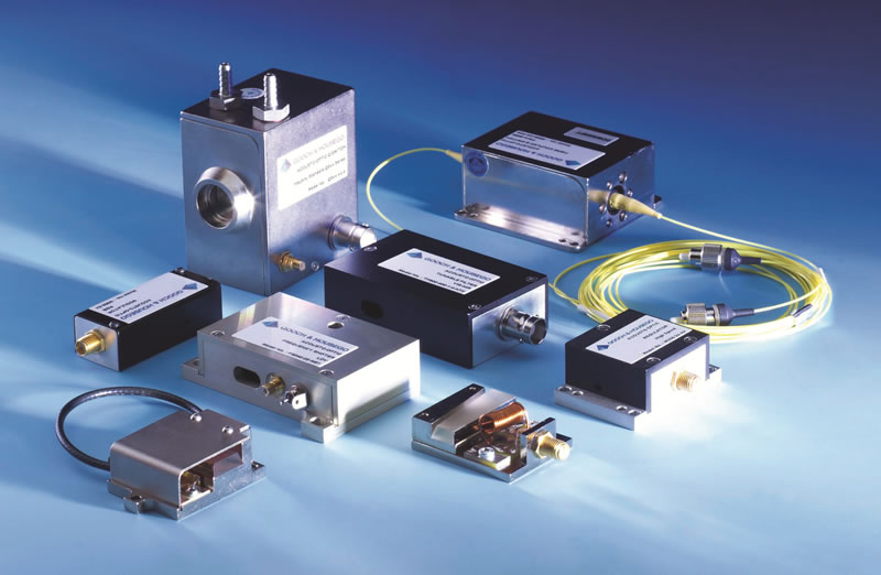 聲光器件與電光器件：聲光調(diào)制器、聲光偏轉(zhuǎn)器、聲光濾波器、聲光移頻器、Q開關(guān)與Q驅(qū)動(dòng)等