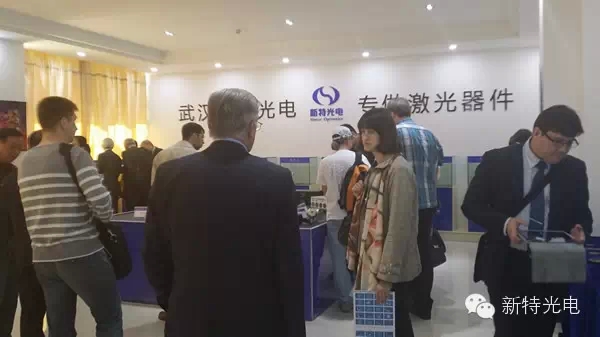 俄羅斯激光代表團(tuán)對新特光電激光配件感到吃驚！