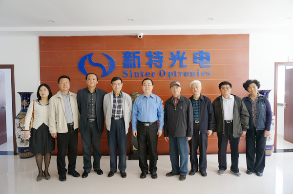 湖北省原人大副主任和武漢市委副書記謝培棟、武漢市原常務(wù)副市長袁善臘、武漢市原副市長郭友忠等一行到我司調(diào)研