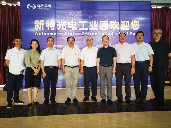 人民日報(bào)社湖北分社社長賀廣華