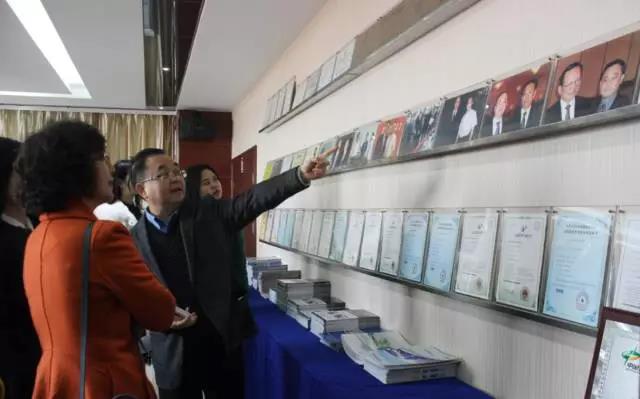 武漢光谷商會(huì)秘書(shū)長(zhǎng)周青梅到訪新特光電