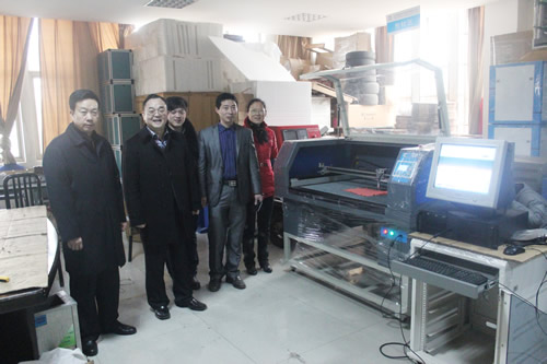 新特光電向英山縣捐贈(zèng)激光設(shè)備，幫助老區(qū)企業(yè)技術(shù)升級(jí)換代