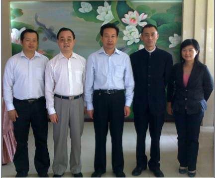 湖北省委統(tǒng)戰(zhàn)部副巡視員劉愛黨、湖北歐盟同學(xué)會(huì)秘書長(zhǎng)燕元沂、武漢留學(xué)生創(chuàng)業(yè)園常務(wù)副主任袁煜農(nóng)一行來我司考察