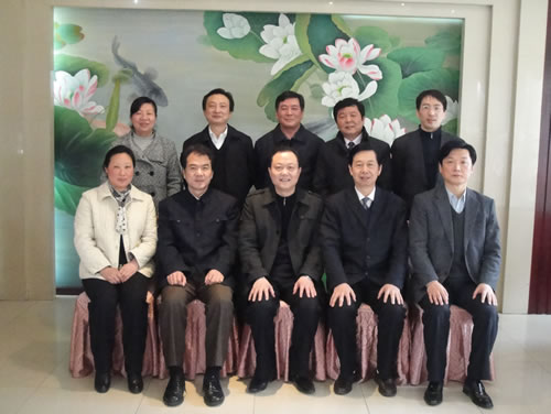 武漢市工商業(yè)聯(lián)合會(huì)余元九主席、武漢市僑聯(lián)秦鋒主席等一行蒞臨我司考察