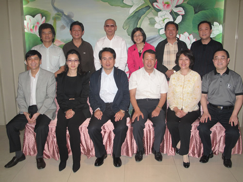 湖北省人民政府副秘書長(zhǎng)譚天星、湖北省外事僑務(wù)辦公室馬黎主任和邵元洲副主任、湖北省僑商協(xié)會(huì)謝俊明會(huì)長(zhǎng)等一行